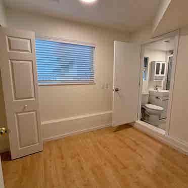 Renovated
 4 rooms w/ excel location