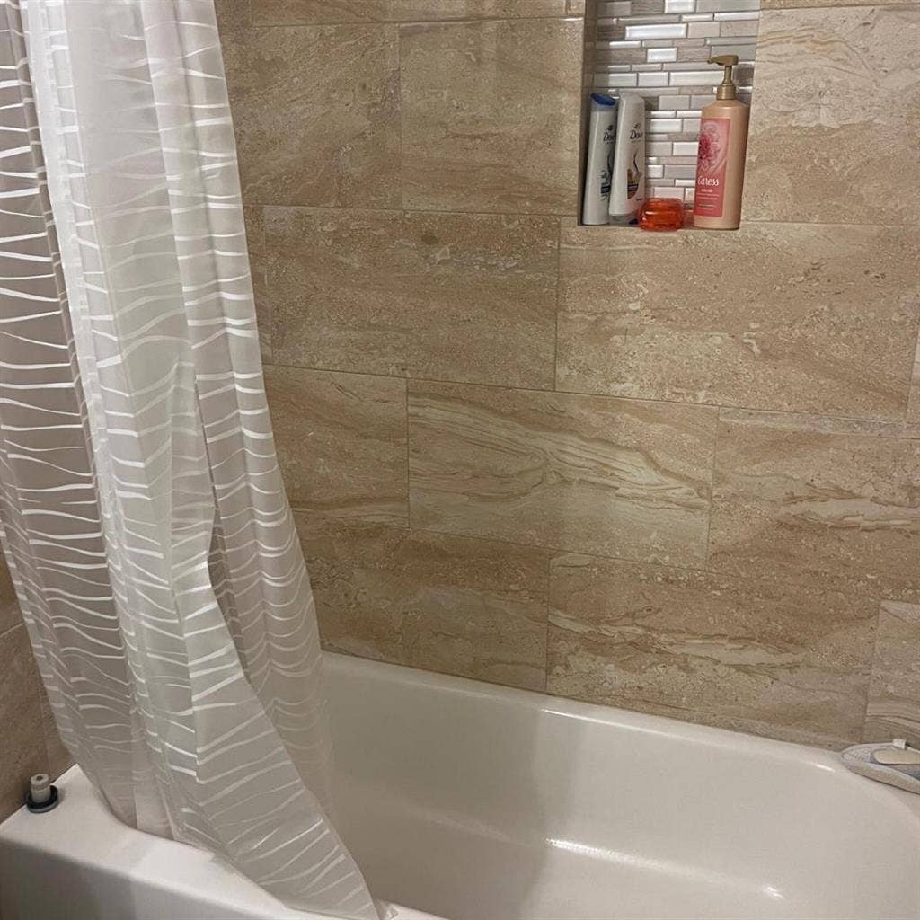 1 bdroom 
w shared bath in west boca