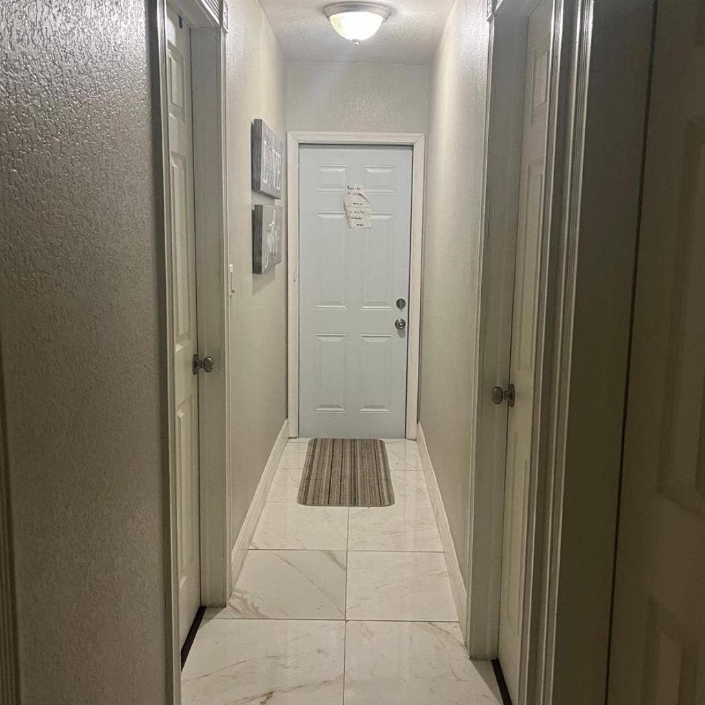 1 bdroom 
w shared bath in west boca