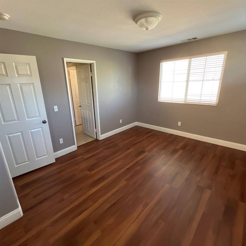 Room in Oceanside for rent