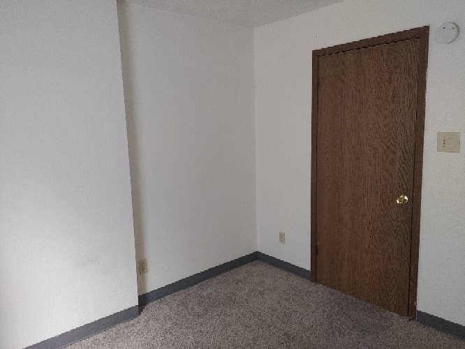 Looking for roommate to split rent