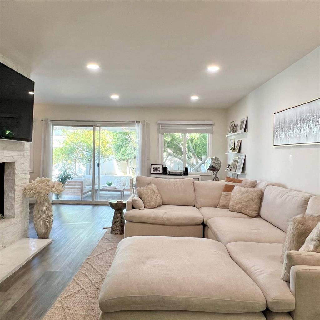 Great house in Tarzana!