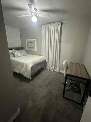 Private Room 1 Blk from bus line