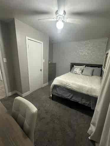 Private Room 1 Blk from bus line