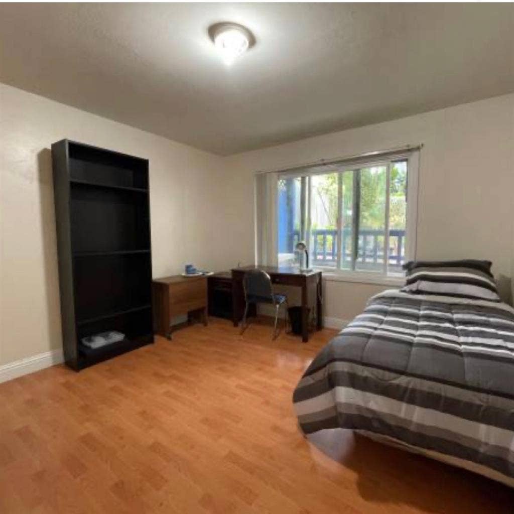 Room available -min to SFSU