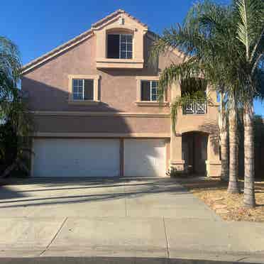 5 bedroom house with pool & Jacuzzi