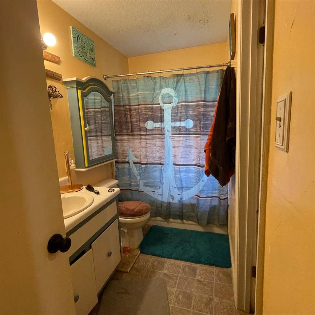 Private room for rent/shared bath