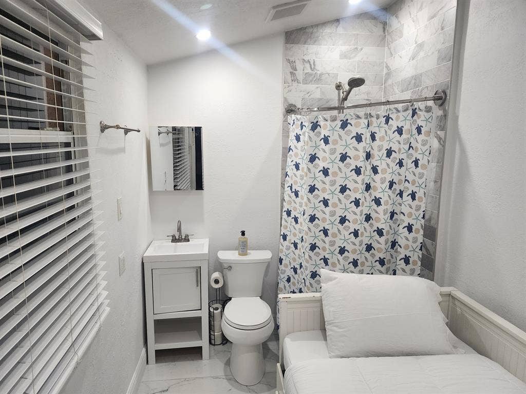 EFFICIENCY Near NW AVE