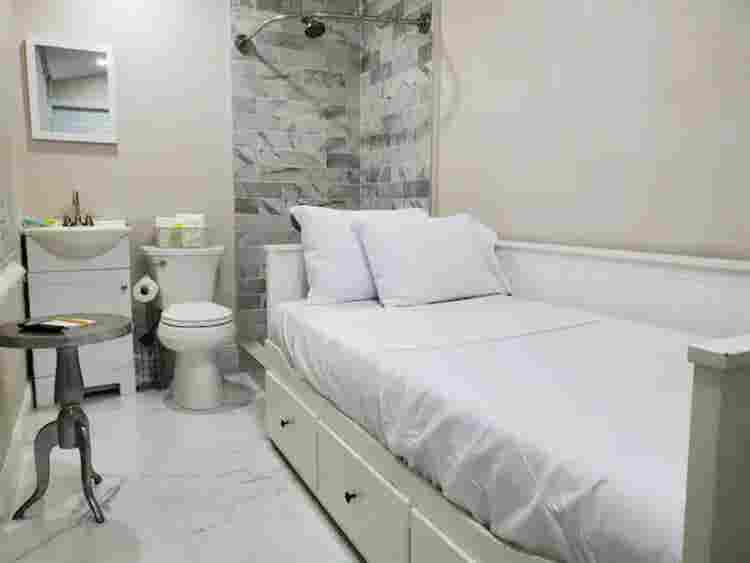 BATH STUDIO/EFFICIENCY