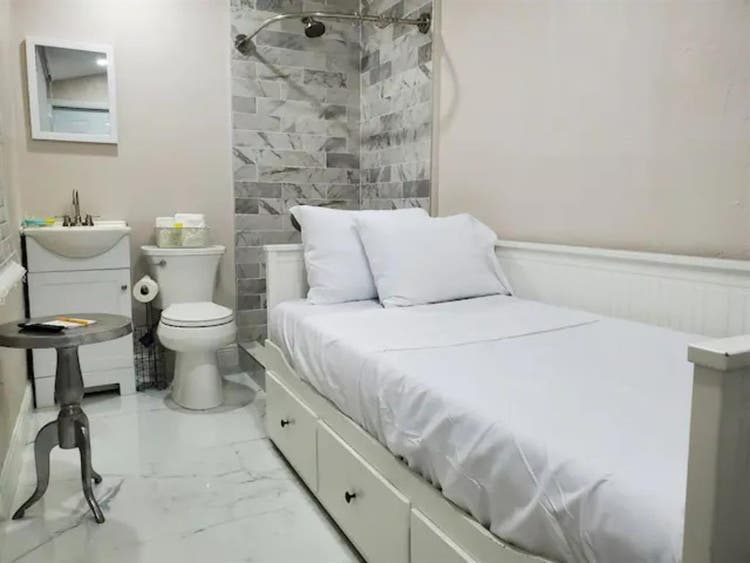 BATH STUDIO/EFFICIENCY