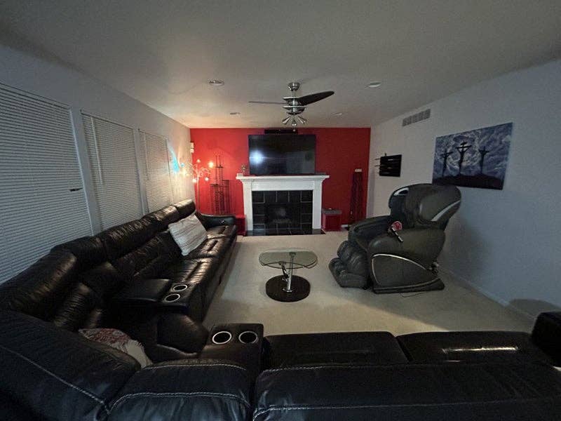 LARGE MODERN ROOM FARMINGTON HILLS