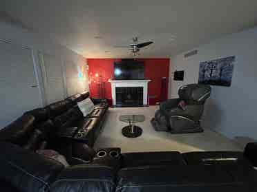 LARGE MODERN ROOM FARMINGTON HILLS