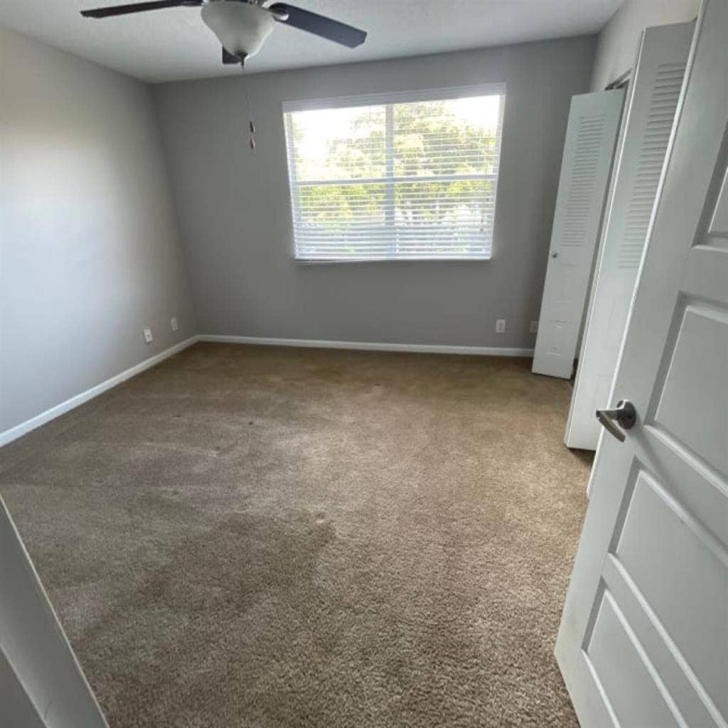 Room w/ private bath in townhome