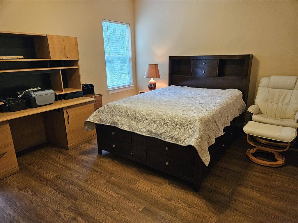 2 Rooms for rent near Galveston