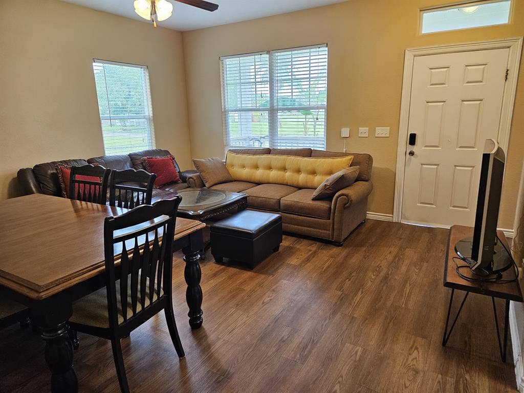 2 Rooms for rent near Galveston