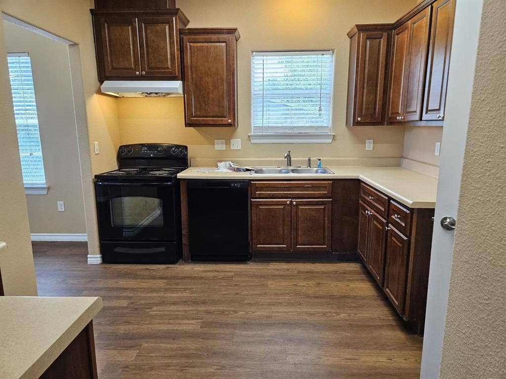 3 Rooms for rent near Galveston