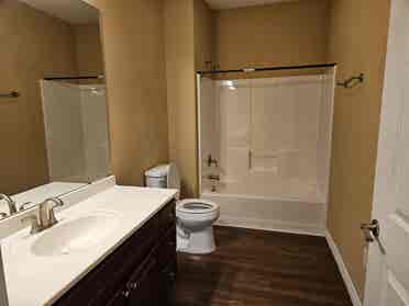 2 Rooms for rent near Galveston