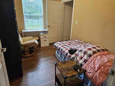 2 Rooms for rent near Galveston