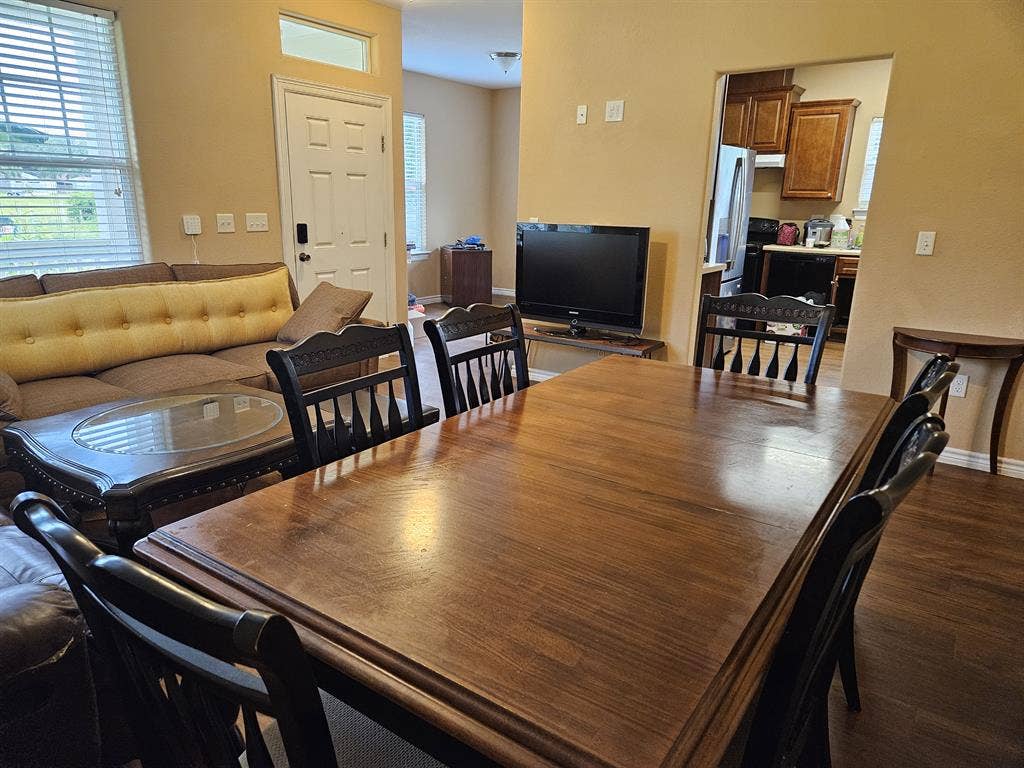 2 Rooms for rent near Galveston