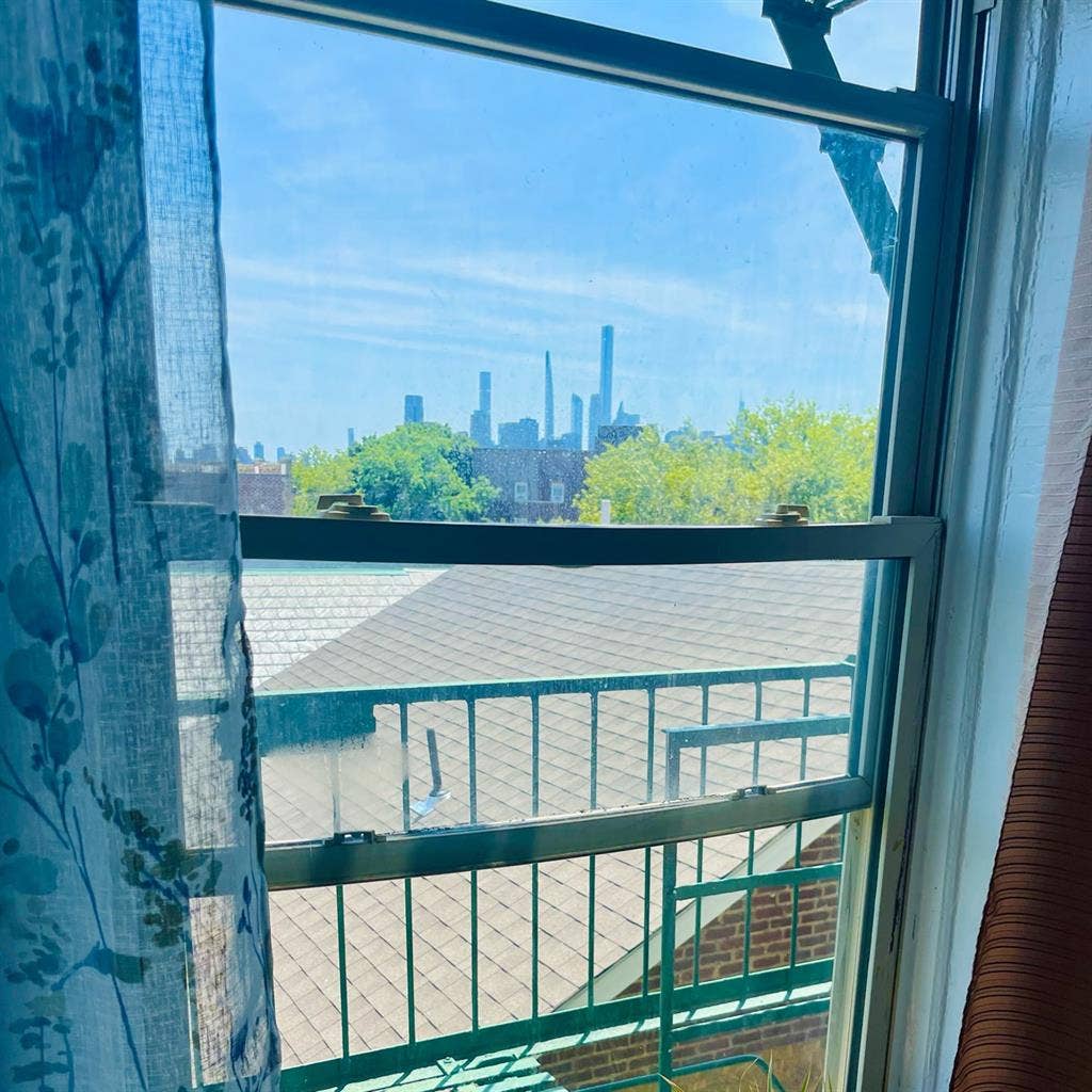 Room very close by to midtown