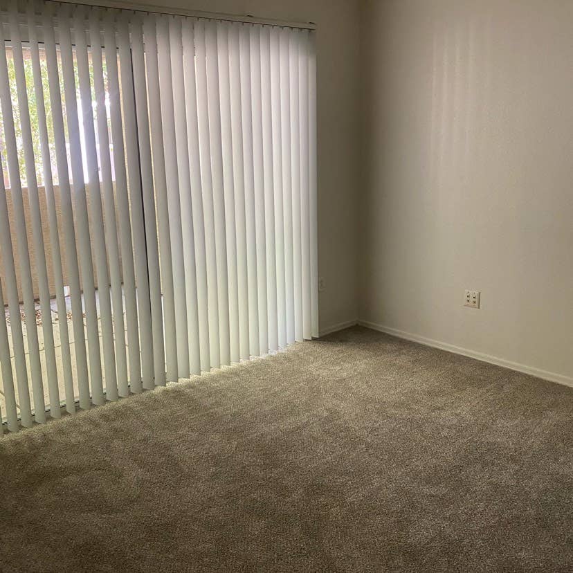 Room for rent Immediately!!