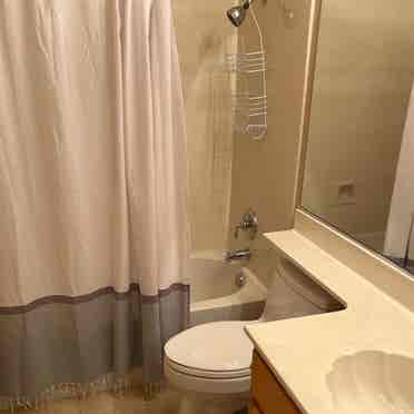 Bedroom/Private Bath utilities incl