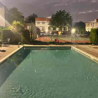 Duplex in Queens,Pool,Gym,Clean,fun