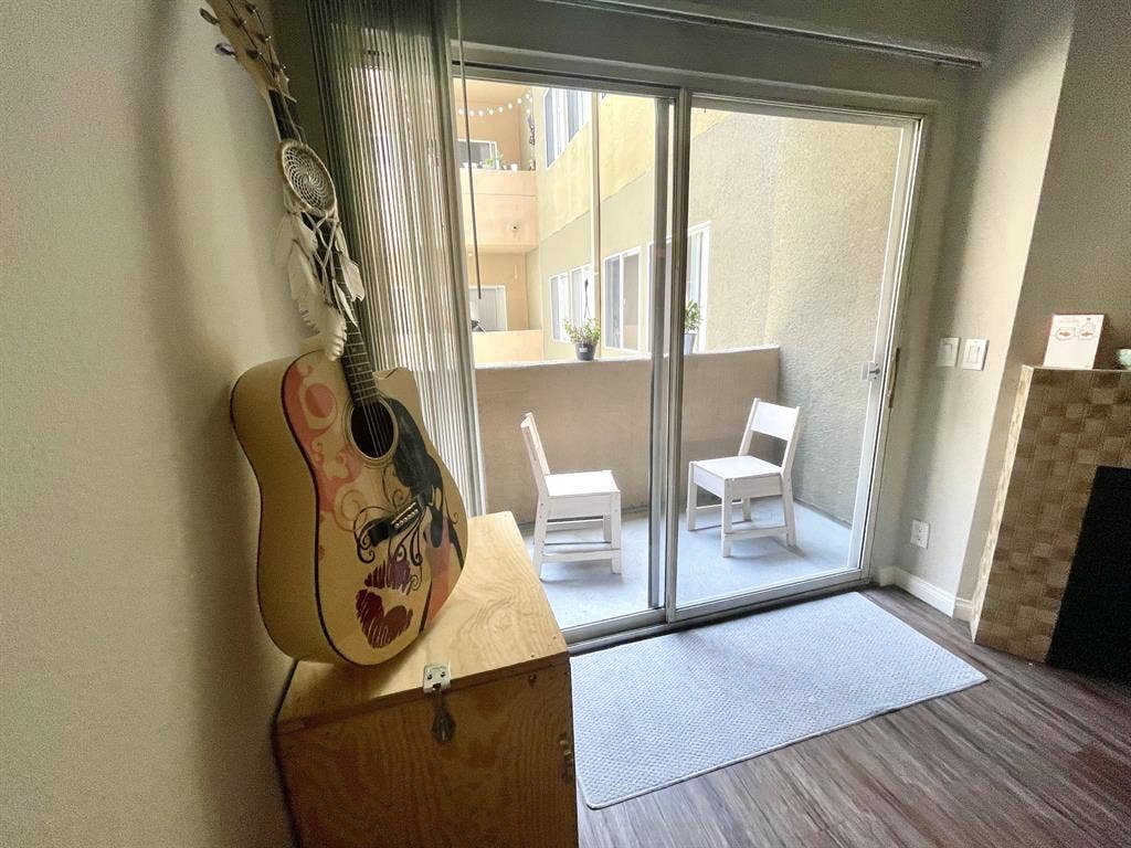 MASTER BEDROOM IN WEST HOLLYWOOD