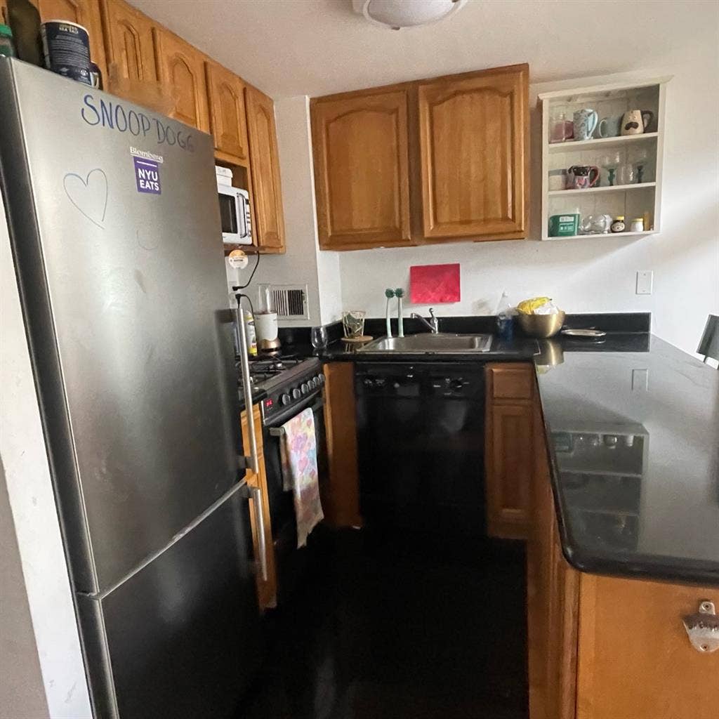 Looking for 3rd Roomate