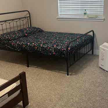 Shared master Bedroom available