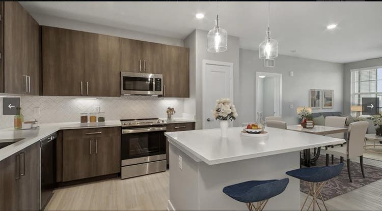 NICE APT/ROOM with PRIVATE BATHROOM