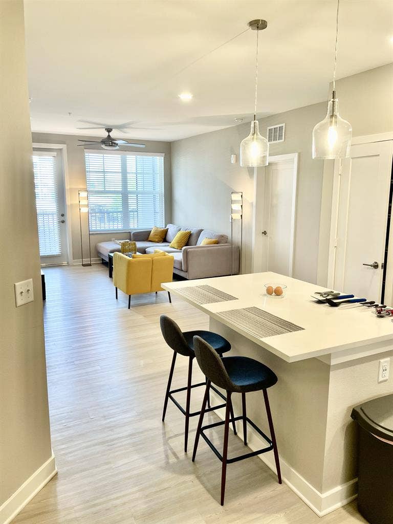 NICE APT/ROOM with PRIVATE BATHROOM