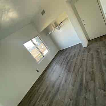 Women only!! 3 bedrooms spacious