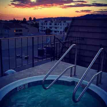 Large Brentwood Bedroom,HotTub Pool