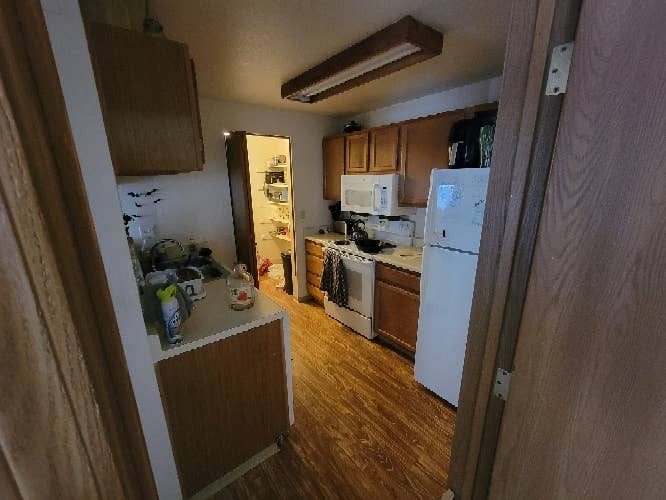 3rd floor apt looking for roommate