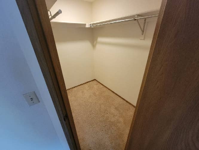 3rd floor apt looking for roommate