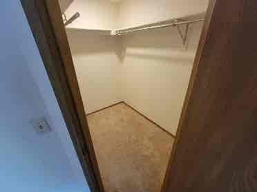 3rd floor apt looking for roommate