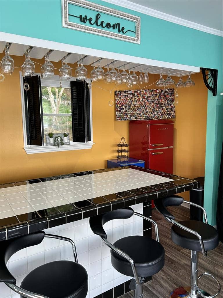 Furnished lake house
suite