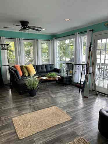 Furnished lake house 
suite