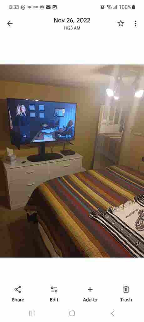 MALE or FEMALE  - FURNISHED STUDIO