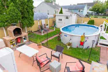 MALE or FEMALE  - FURNISHED STUDIO