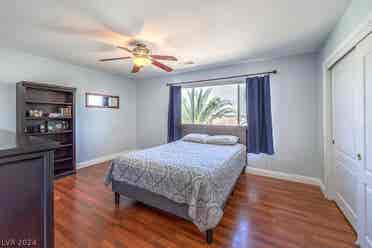 Private Room in a 4 br Home