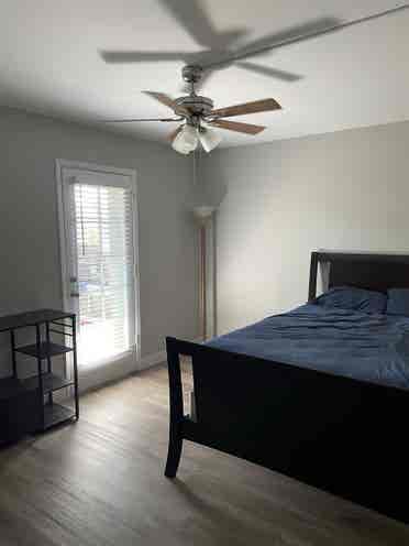 Looking for clean quiet roommate !