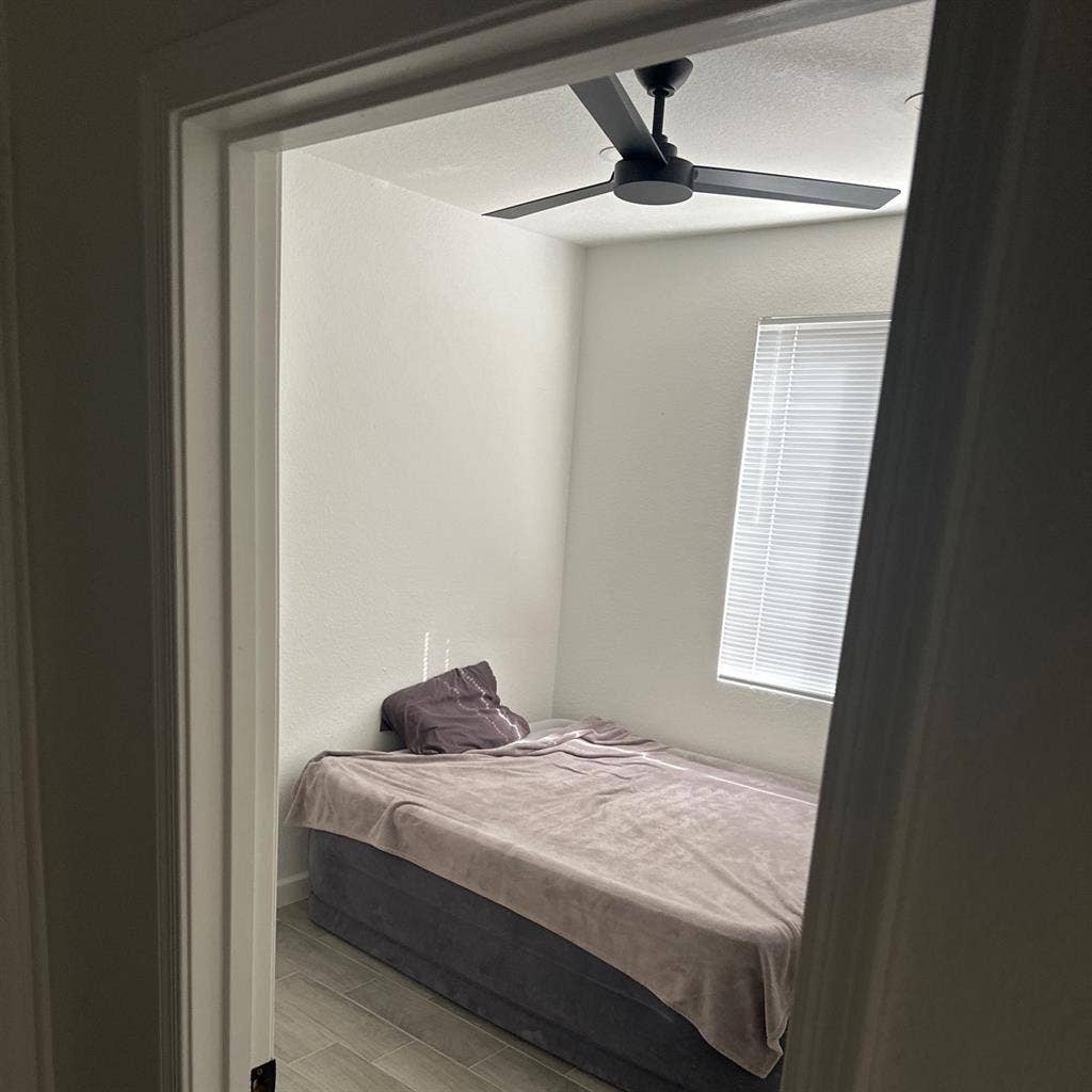 Single bedroom for rent