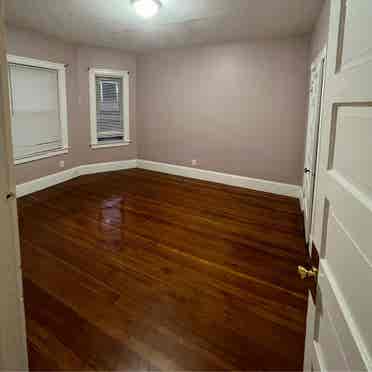 LARGE 3 BEDROOM APT WITH PARKING