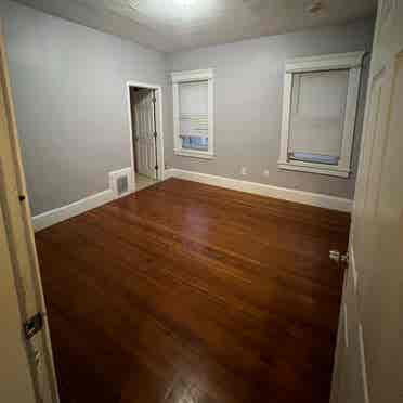 LARGE 3 BEDROOM APT WITH PARKING