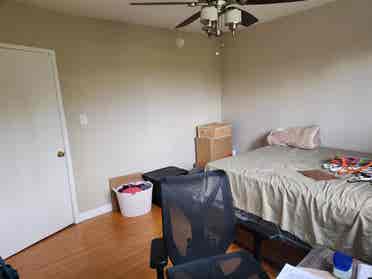 Large Room For Rent