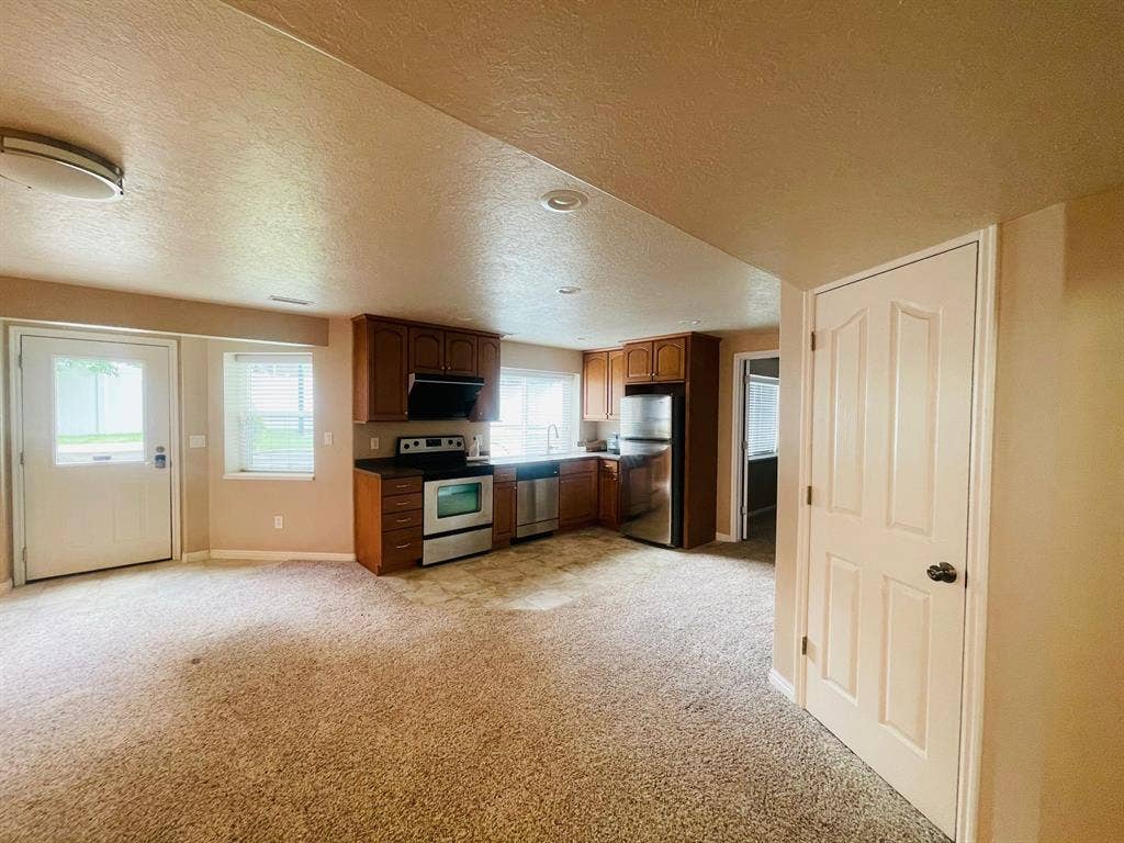 Room Avl for rent in south jordan