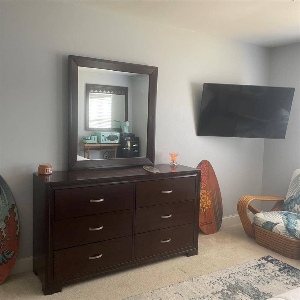 Large Relaxing Room Northlake Area