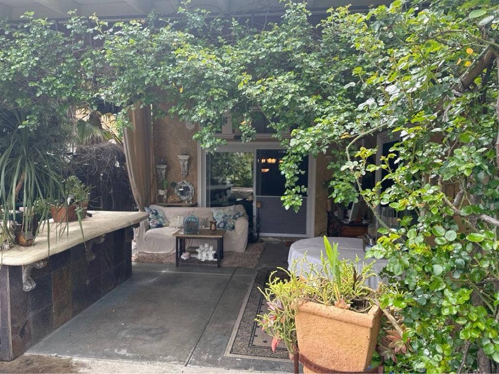 Safe clean quiet, close to trails